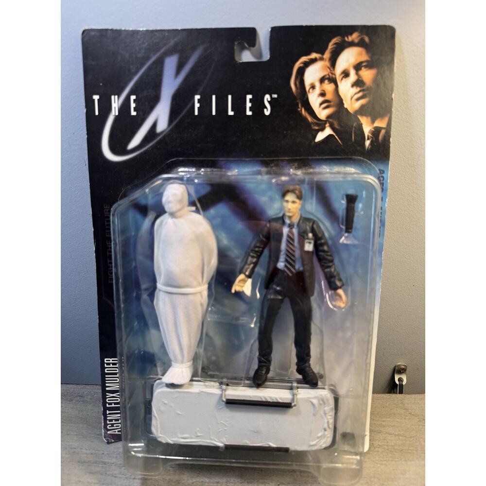 X Files Agent Molder Carded